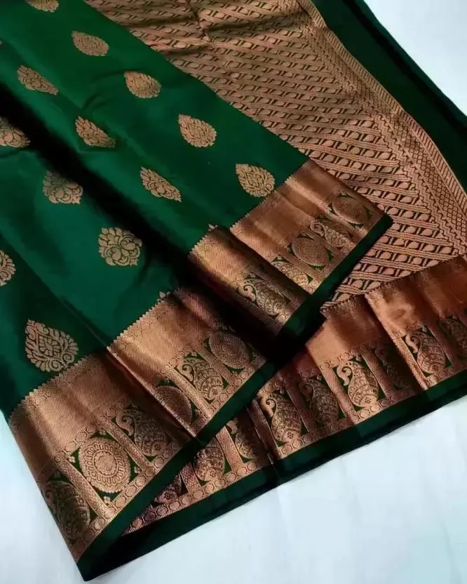 Exceptional Dark Green Soft Silk Saree With Traditional Blouse Piece