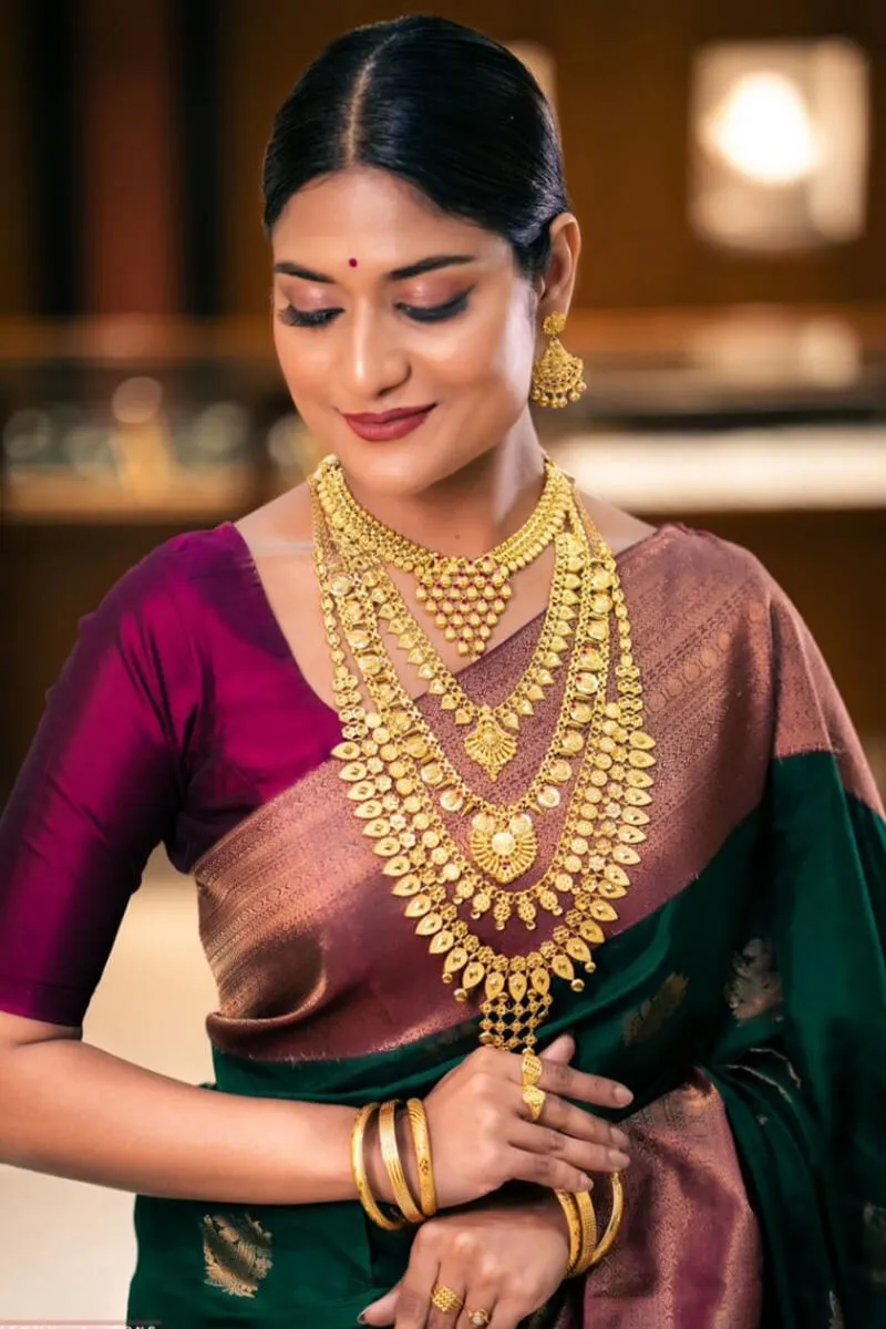 Scintilla Dark Green Soft Silk Saree With Tempting Blouse Piece